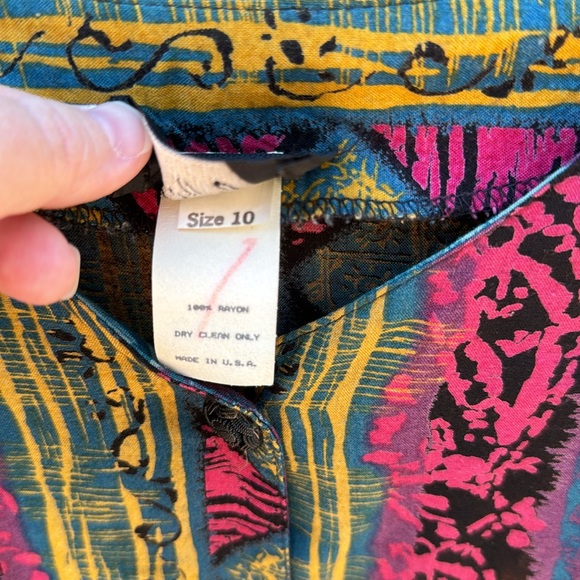 Funky Patterned Vintage Cropped Top - Picture 2 of 6